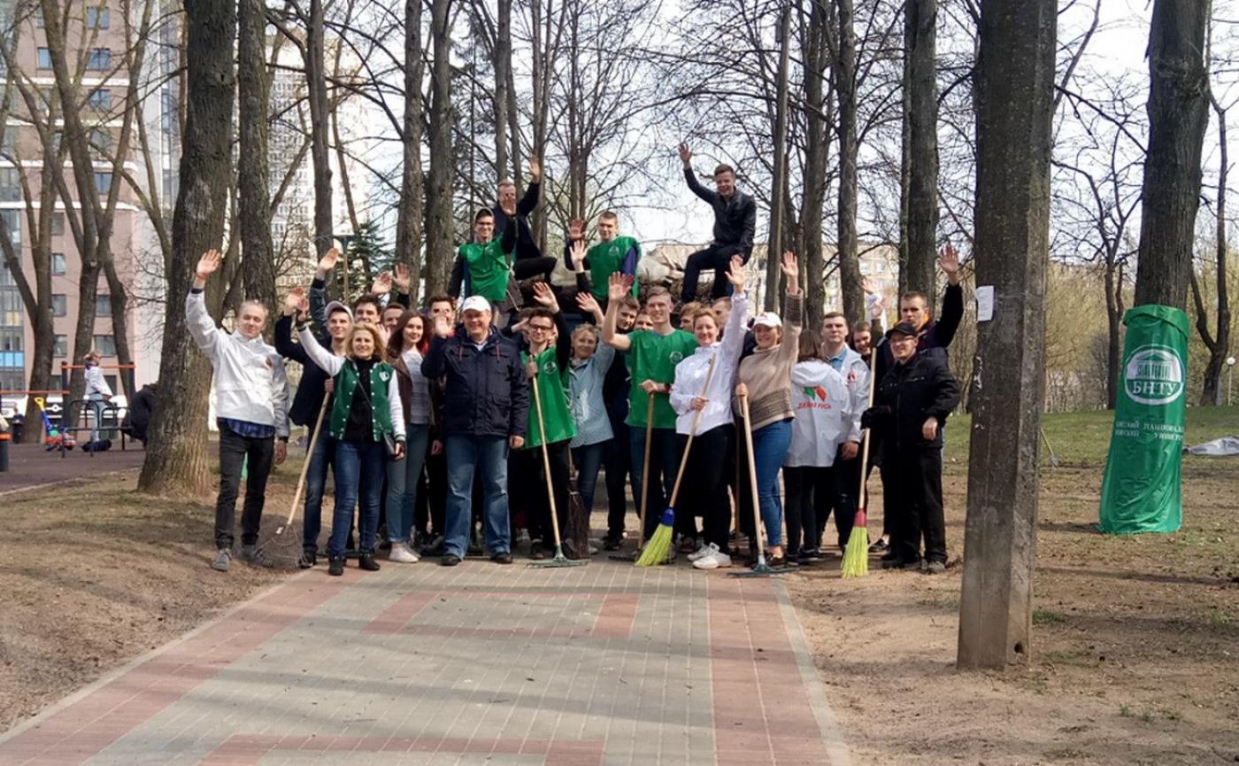 Студенты автотракторного факультета приняли участие в молодежной акции «Сделаем наш район чище!»
